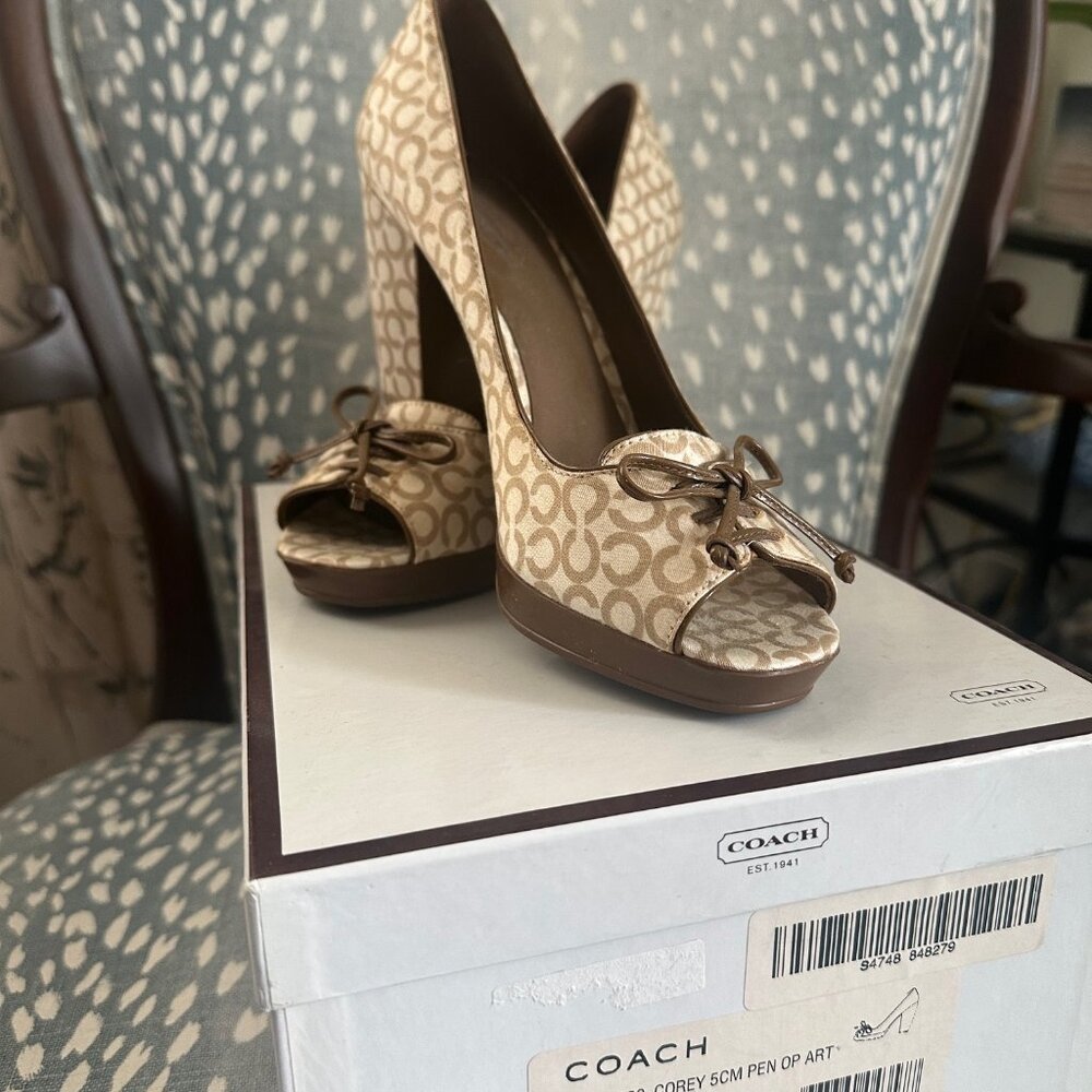 Coach Women’s “Corey” A3320 Open‑Toe Pumps – Size 5.5